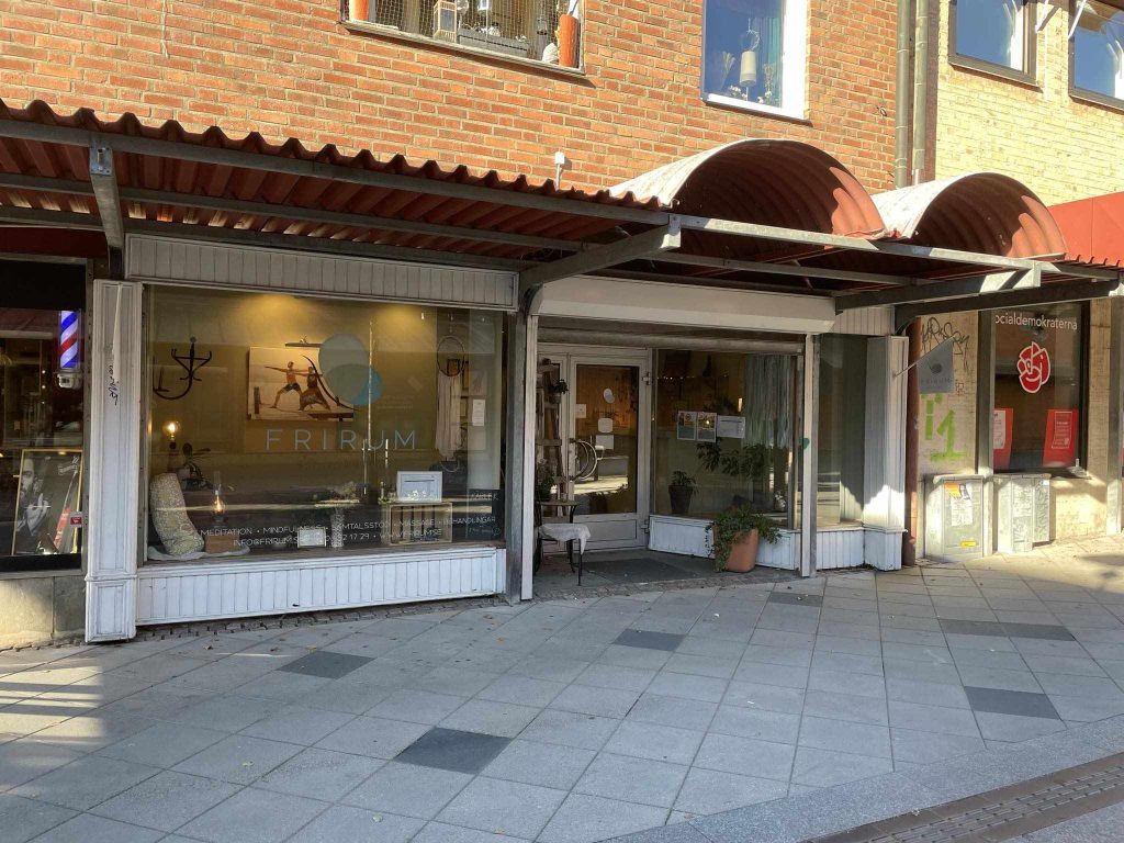 En bild på ingången till Frirum i Sandviken