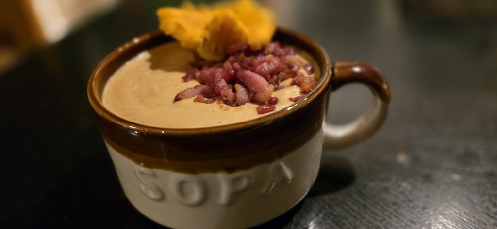 En underbar kantarellsoppa jag gjorde med bacon. 