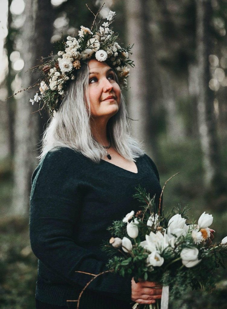 Jag, Sara, i min brudkrona av blomster